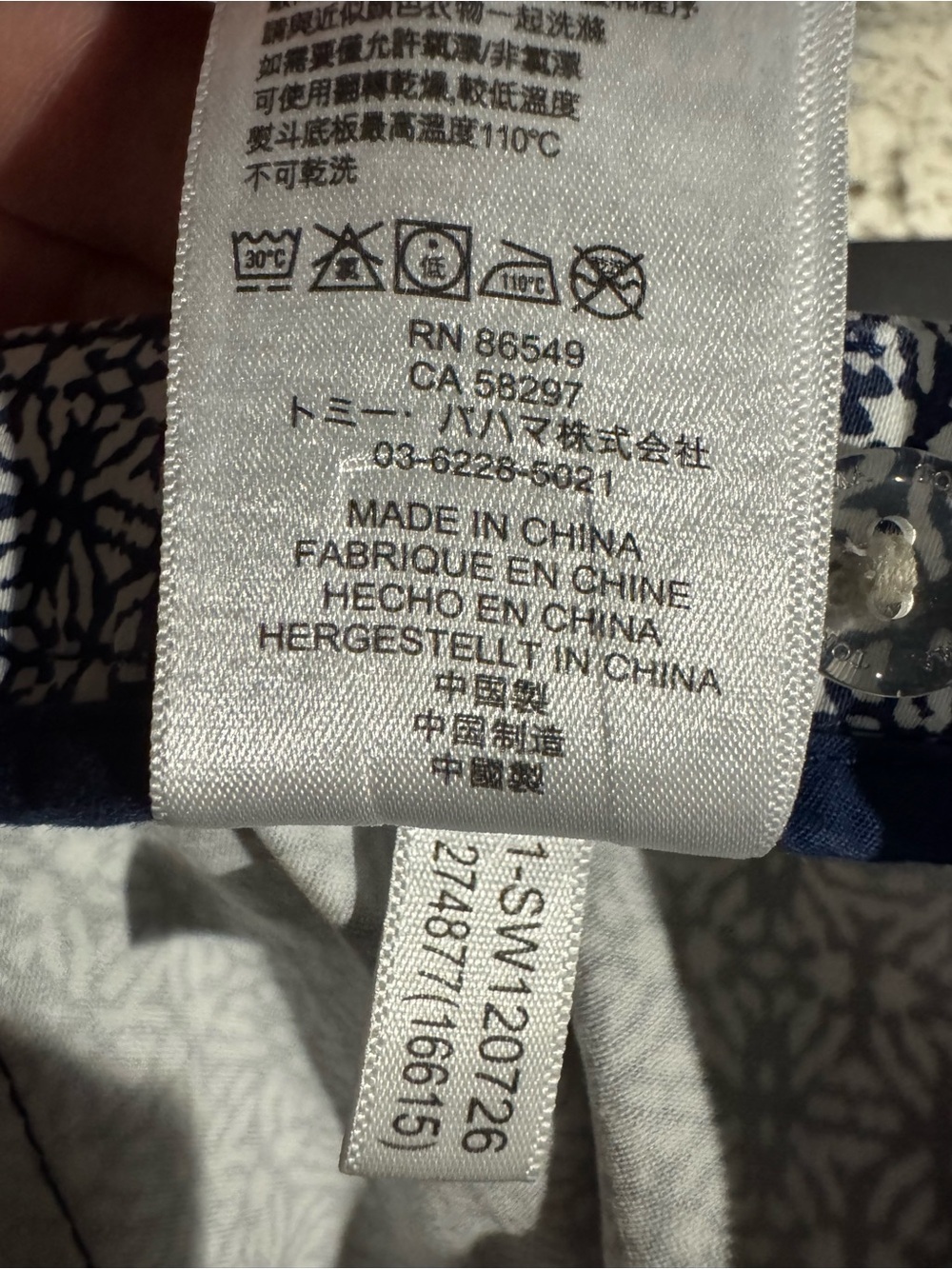 Tommy Bahama Blue and White Geometric Printed Cotton Stretch Capris Size 8 - Picture 9 of 10